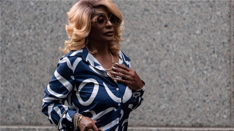 Janice Combs, Mutter von Sean „Diddy“ Combs, kommt in New York am Gericht an.