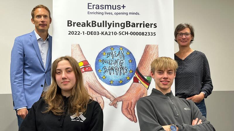 Janice Lehrer (links) war beim Erasmus-Treffen in Italien, Marek Kruse in Rumänien, Schulleiter Friedemann Reinhard und Konrektorin Yvonne Lantsch reisten kürzlich nach Finnland.