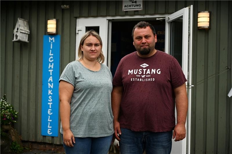 Aus für Milchautomaten: Familie Mießner schafft "Fredenbecker Milch" ab Janine und Ulrich Mießner geben ihre Direktvermarktung der „Fredenbecker Milch“ auf - auch in der Milchtankstelle am eigenen Hof. Fotos: Ahrens