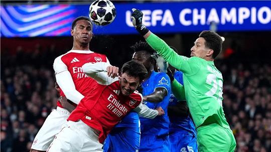 Janis Blaswich hielt Bayer Leverkusen mit seinen Paraden gegen Arsenal lange im Spiel.