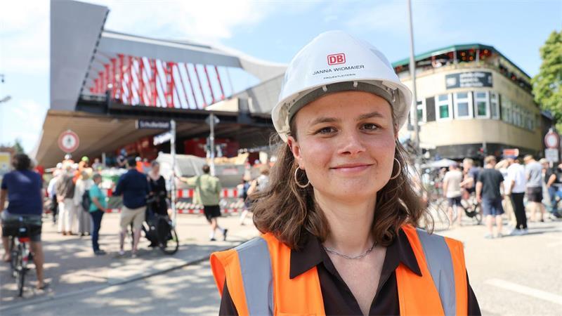 Janna Widmaier, Projektleiterin der Deutschen Bahn für die neue Sternbrücke.