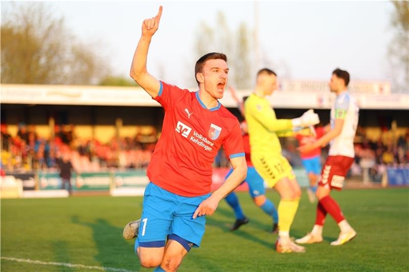D/A: Jannes Elfers auf den Spuren von Arjen Robben Jannes Elfers erzielte gegen Flensburg das vorentscheidende 2:0. Foto: Struwe (Archiv)