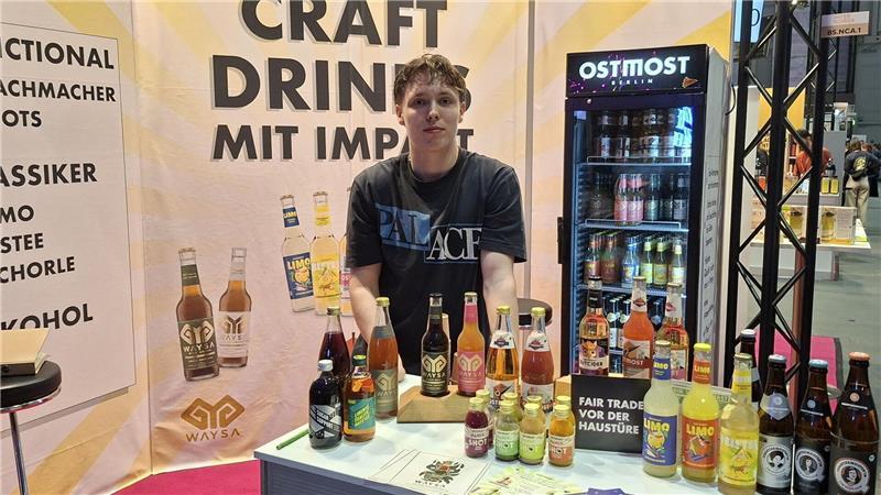 Internorga 2026 in Hamburg: Das sind die Food-Trends in diesem Jahr Jannes Gehann berät über die Obstsaftschorlen und Limonaden mit dem Extrakt der Guayusa, einem ecuadorianischen Ilex-Gewächs.