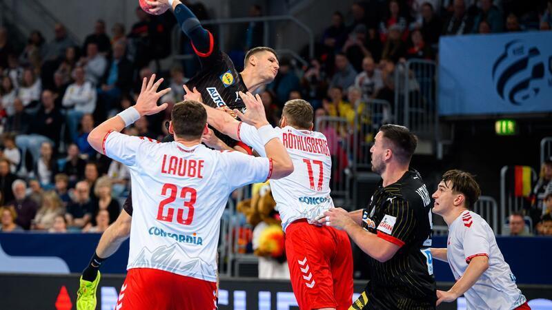 Jannik Kohlbacher (2.v.r.) und Sebastian Heymann fallen für die Handball-WM aus.