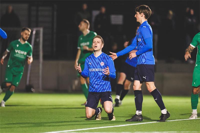 Jannik Peters hadert in dieser Szene nach einer knapp vergebenen Chance. Von seinen Scorerpunkten spielte er seine erfolgreichste Saison im A/O-Dress.