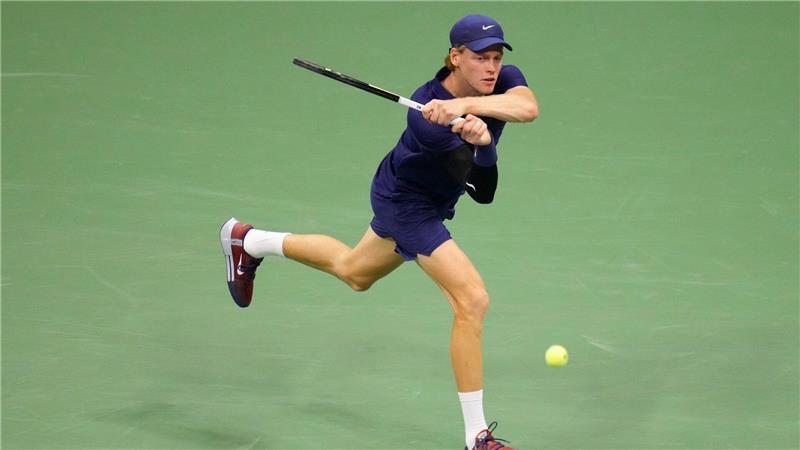 Traumduell: Sinner und Alcaraz spielen um Titel und Nummer 1 Jannik Sinner behielt gegen Felix Auger-Aliassime trotz Problemen die Oberhand.
