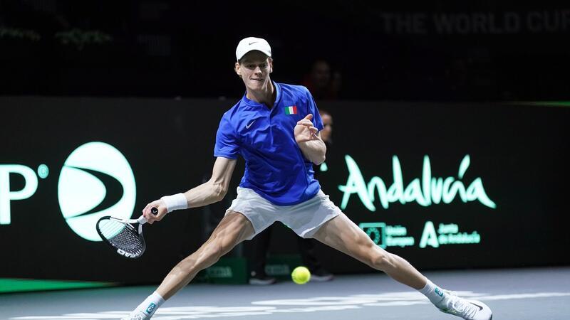 Italien und Serbien im Davis-Cup-Halbfinale Jannik Sinner führte Italien gegen die Niederlande zum Sieg.