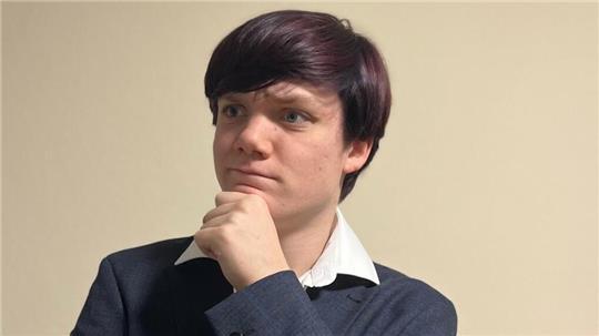 Jannis Kolodzinki, Co-Vorsitzender von Die Partei im Landkreis Stade, lebt in Buxtehude. Der 19-Jährige ist im Bundesfreiwilligendienst in einer Kita tätig.