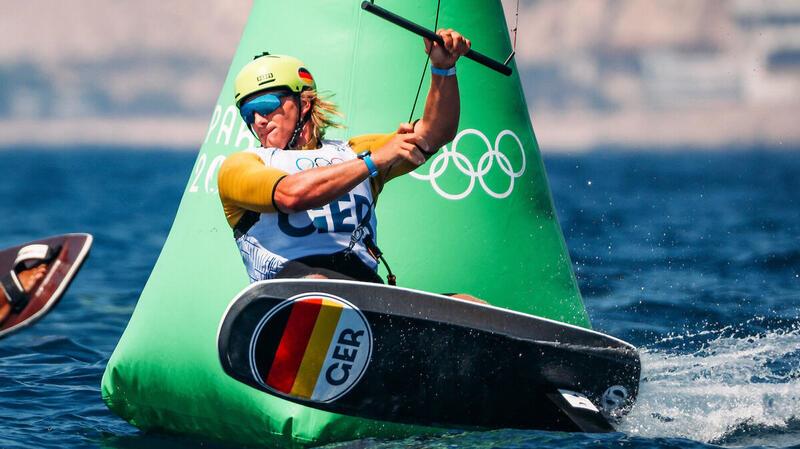 „Und ganz Cuxhaven jubelt“: Jannis Maus surft erfolgreich bei Olympia Jannis Maus bei einem der Rennen auf dem olympischen Kurs vor Marseille.