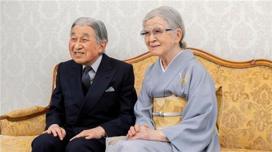 Japans frühere Kaiserin Michiko wird 90 Jahre alt. Ihr Mann, Ex-Kaiser Akihito, macht sich um sie Sorgen. (Archivbild)