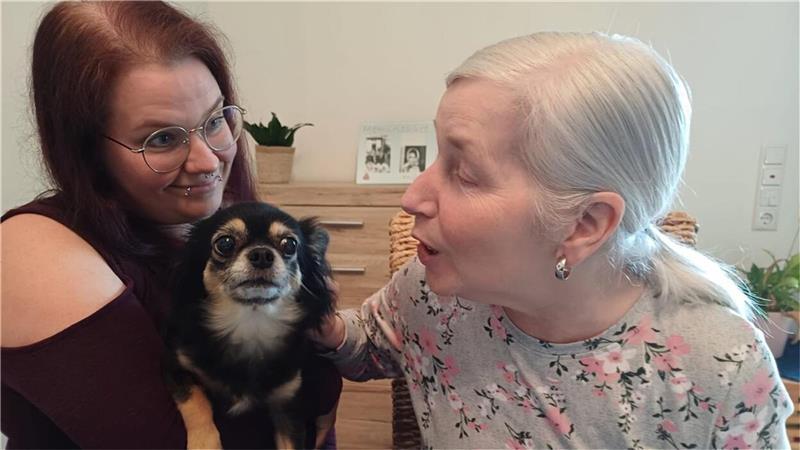 Jasmin, Hündin Bonnie – eine Chihuahua – und Verona. 