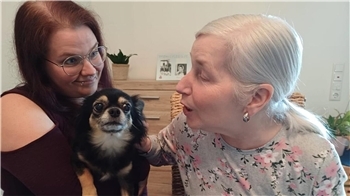 Jasmin, Hündin Bonnie – eine Chihuahua – und Verona. 