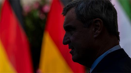 Je höher der Druck auf Kanzler Merz steigt, desto häufiger fällt auch der Name von Markus Söder als möglicher Nachfolger. 