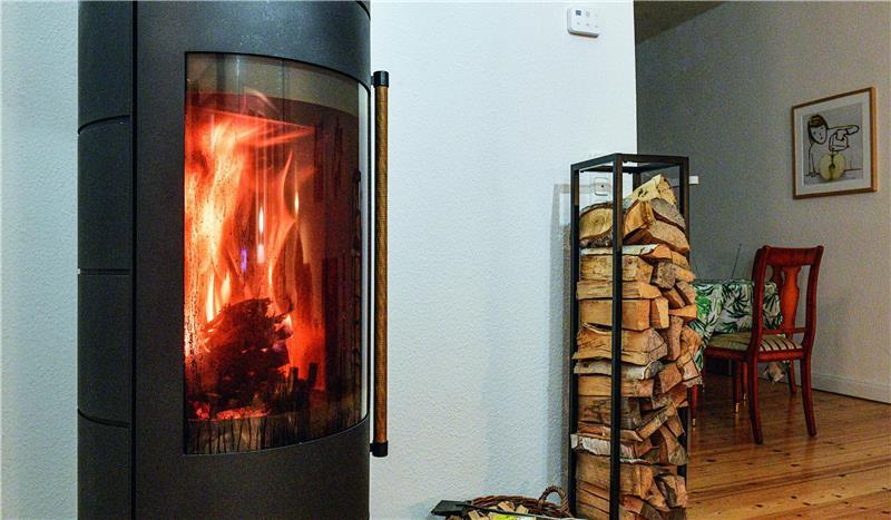 Kamin & Co.: Buxtehude führt den Ofenführerschein ein Je nach Ofen wird vom Hersteller bei Holzscheiten die richtige Größe empfohlen. Daran sollten sich die Ofenbesitzer orientieren.