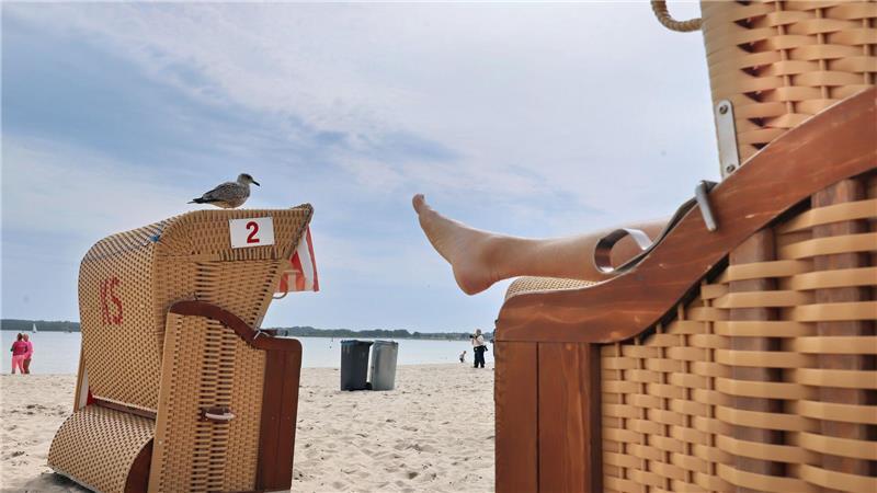 Je nach Ort und Saison variieren die Strandkorbpreise. (Archivbild)