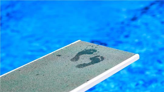 Je nach Region dauert der Weg ins nächste Freibad deutlich länger. (Symbolbild)