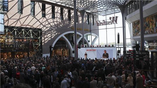 Jean-Marie Tritant, CEO Unibail-Rodamco-Westfield, spricht bei der Eröffnung des Westfield Hamburg-Überseequartier. Nach mehrfacher Verschiebung öffnet der Einkaufstempel Westfield Hamburg-Überseequartier am Dienstag.