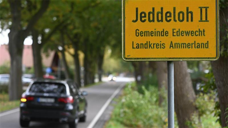 Jeddeloh II hat rund 1.300 Einwohner. Berlin hat rund vier Millionen.