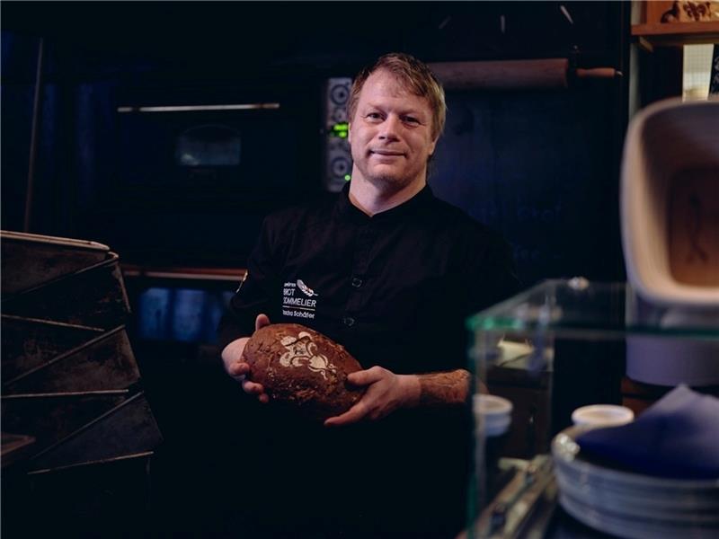 Jeden Monat eine andere Geschmacksrichtung: Brot-Sommelier Sascha Schäfer backt besondere Brote im Bierbrauhaus „Altes Mädchen“ in Hamburg.