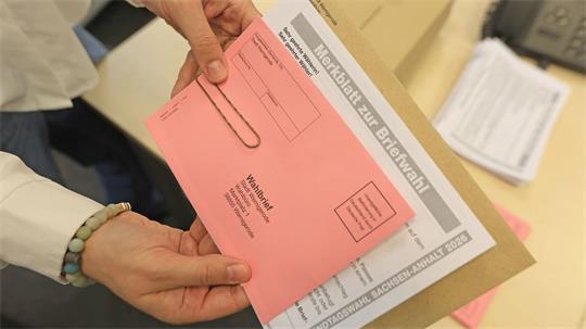 Jeder Bürger kann auf Antrag auch per Brief abstimmen bei der Landtagswahl. 
