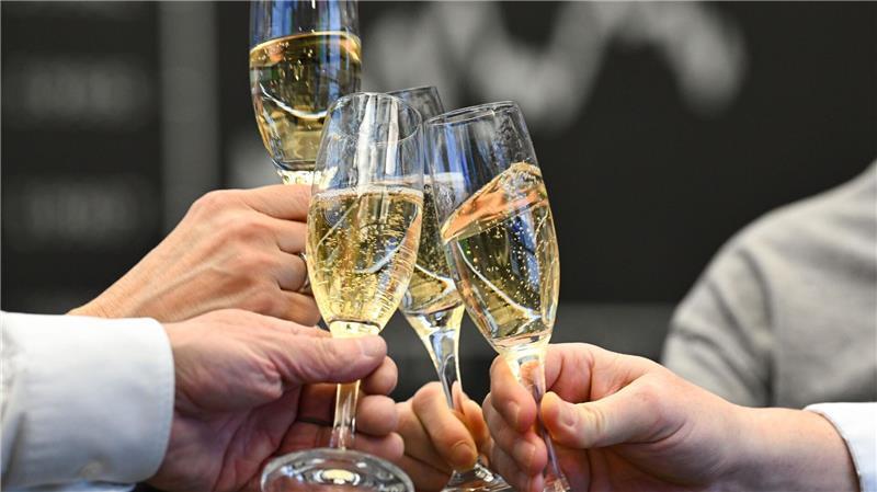 Jeder Fünfte in Deutschland investiert an der Börse. (Archivbild)