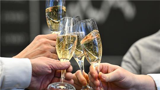 Jeder Fünfte in Deutschland investiert an der Börse. (Archivbild)