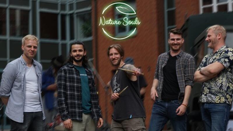 Buxtehuder Garage: Event mit Livemusik in der Disco Jeder Gig der Nature Souls ist ein Jam, was ihre Auftritte zum einzigartigen Musikerlebnis macht.