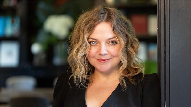 Annett Louisan singt mit viel Klarheit vom Ankommen Jedes ihrer Alben stehe für eine bestimmte Lebensphase von ihr. Aktuell empfinde sie eine positive Klarheit.