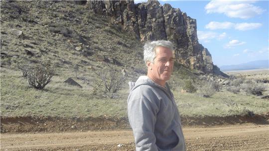 Jeffrey Epstein steht im Zentrum eines Skandals, der weite Kreise nicht nur in die US-amerikanische Politik und High Society zieht.