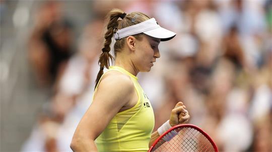 Jelena Rybakina feiert ihren ersten Titel bei den US Open. 