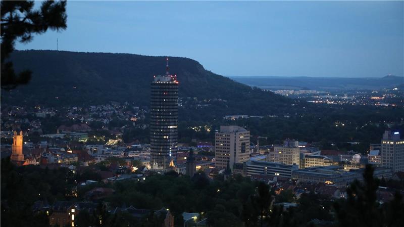 Jena und das Hochhaus Jentower. (Archivbild)