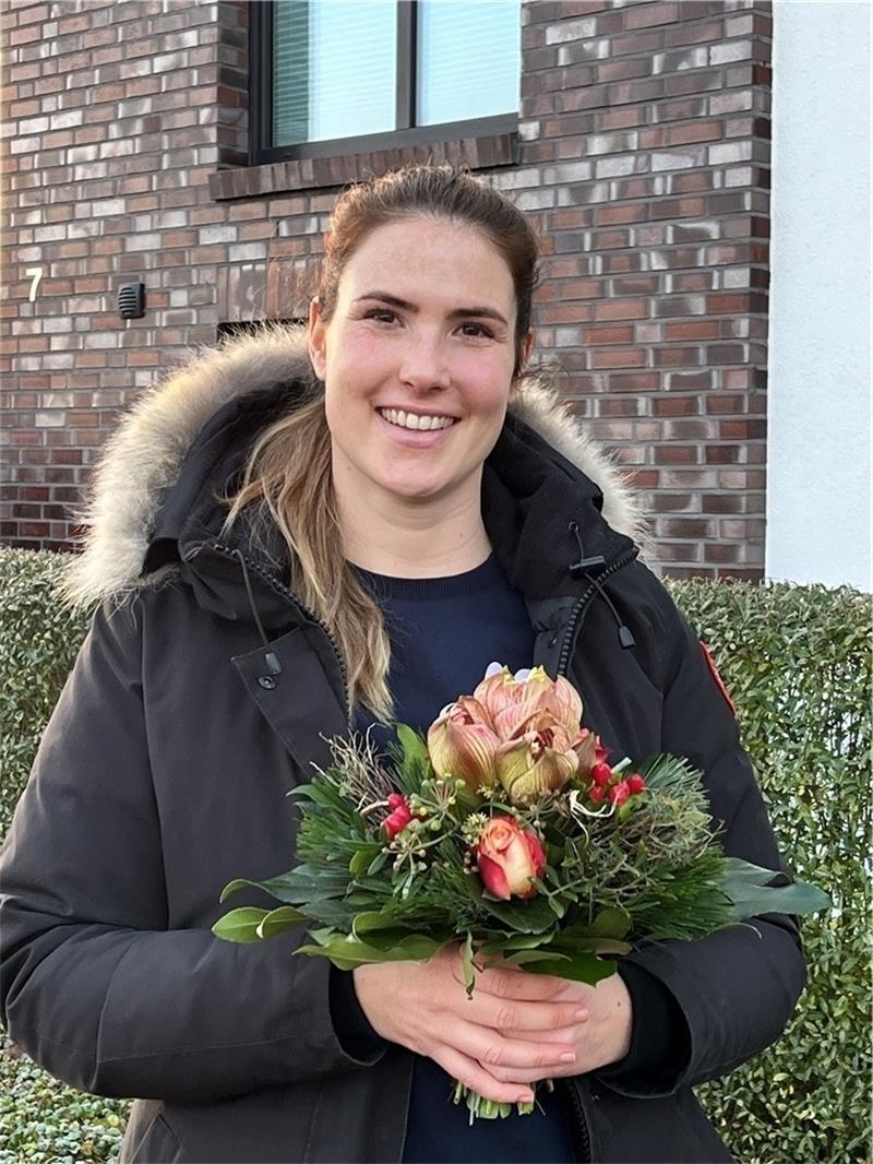 Drei glückliche Gewinner des TAGEBLATT-Weihnachtspreisausschreibens Jennifer Coordes aus Buxtehude gewinnt einen Gutschein über 500 Euro.