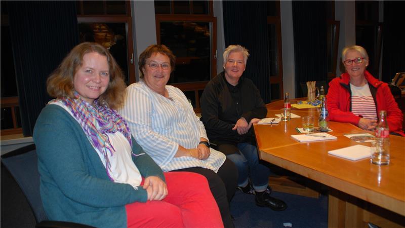 Regionales Versorgungszentrum gegen Ärztemangel: Kann das Cuxland Vorbild sein? Jennifer Wiese, Heike Dittmann, Maren Sauff und Dörthe Neumann begrüßen ein RVZ in Fredenbeck oder Oldendorf.