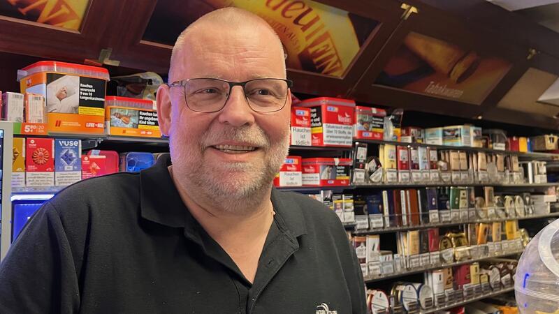 Stader Original: Jens Waldvogel und sein Geschäft mit Glückszahlen und Geschichten Jens Waldvogel führt seinen Laden in der Großen Schmiedestraße freundlich und bestimmt.