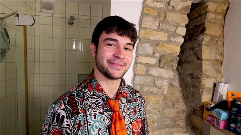 Er lebt in „Deutschlands kleinstem Studentenwohnheim“ Jeremies: „Ich hab’s schon ein paar Leuten angeboten, auch Gruppen, kommt mal rein, ich zeig‘ Euch mal die Hütte.“