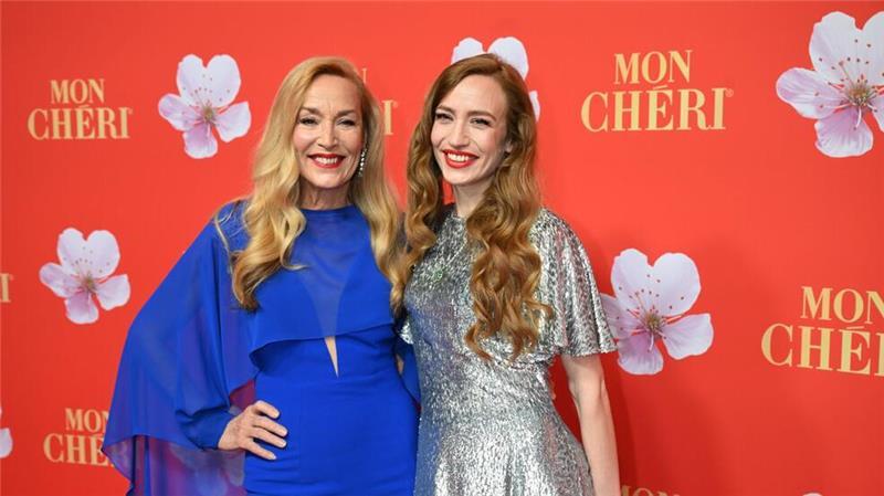 Jagger und Hall über ihre Weihnachtstraditionen Jerry Hall und Elizabeth Jagger freuen sich aufs gemeinsame Weihnachtsfest.