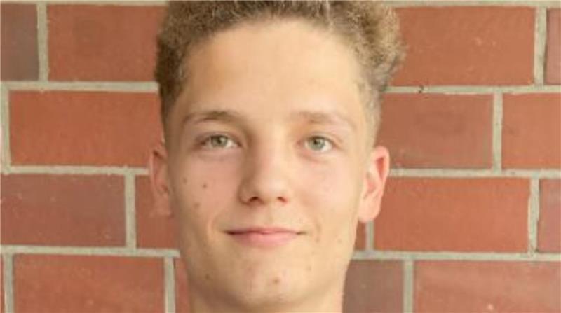 Dropkick ins Glück: 18-Jähriger Ex-Torhüter erzielt Traumtor Jesse Höcks Laufbahn fängt erst an, aber schon jetzt macht er beim FC Mu/Ku mehr und mehr auf sich aufmerksam.