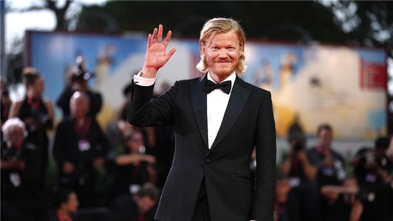 Monster auf der Leinwand – und in der Wirklichkeit? Jesse Plemons ist in „Bugonia“ als garstiger Verschwörungsideologe zu sehen.