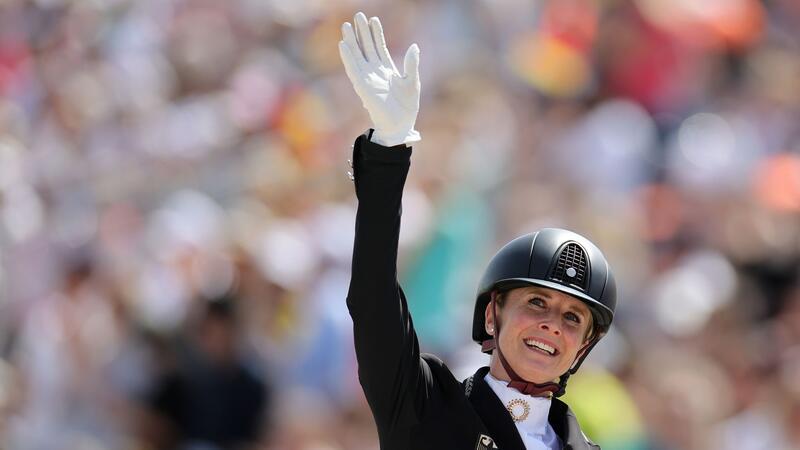 Jessica von Bredow-Werndl gewinnt Gold.