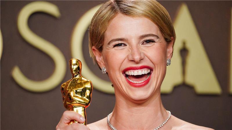 Jessie Buckley, Gewinnerin des Preises als Hauptdarstellerin für „Hamnet“, posiert bei der Oscars-Verleihung.