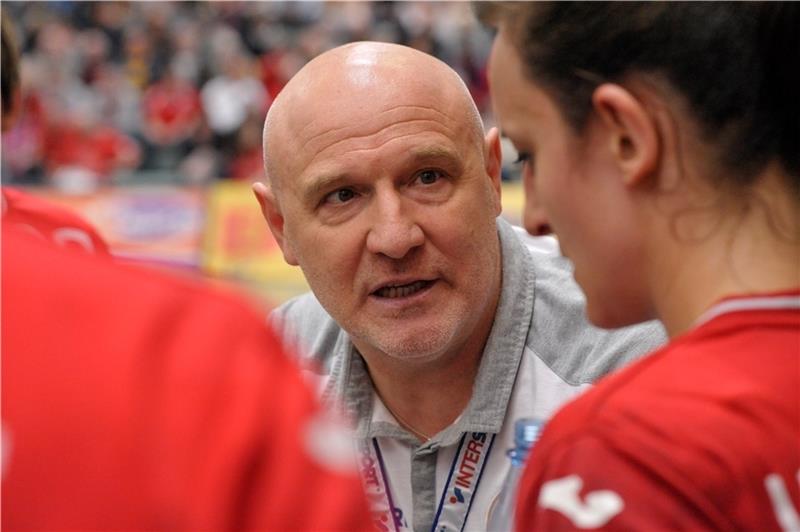 "Jetzt haben wir das belangloseste Spiel der letzten zwölf bis 13 Jahre zwischen diesen beiden Mannschaften", sagt THC-Trainer Herbert Müller.