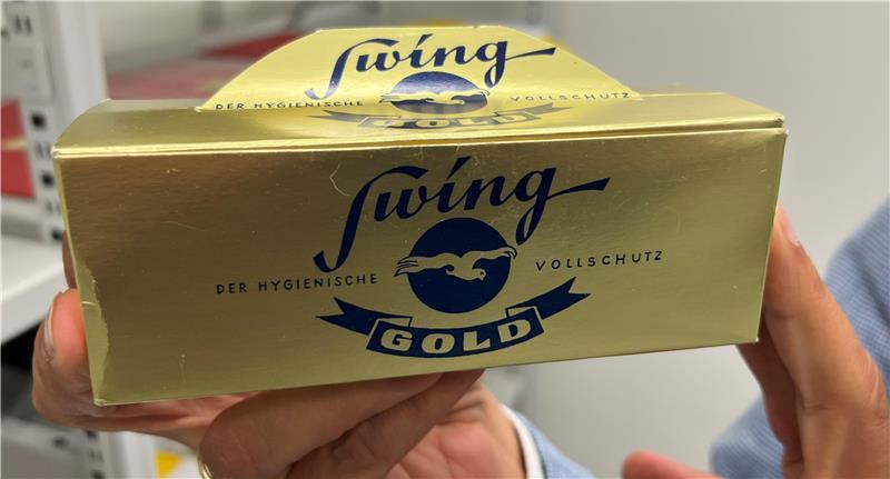 Als bei Gummi-Schmidt in Stade noch Kondome produziert wurden Jetzt nur noch im Archiv zu sehen: Präservative der Marke Swing Gold, „der hygienische Vollschutz“ aus den 1960er Jahren.