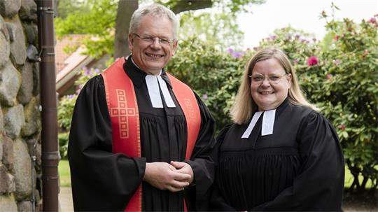 Jetzt sind sie Kollegen: „Ich freue mich über Susannes Entwicklung und bin überzeugt, dass sie als gute Pastorin nach Burweg geht“, sagt Bargstedts Pastor Andreas Hellmich.