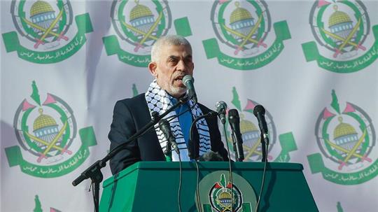 Jihia al-Sinwar, Gaza-Chef der Hamas-Bewegung, spricht auf einer Kundgebung anlässlich des 35-jährigen Gründungsjubiläums der Bewegung.