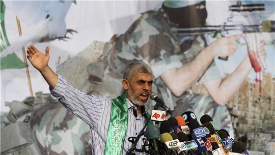 Jihia al-Sinwar, damals Führer der palästinensischen islamistischen Hamas-Bewegung, spricht während einer Kundgebung in Chan Yunis (Archivbild). 