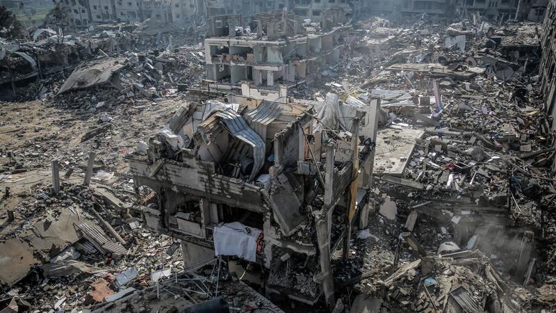 EU setzt Hamas-Anführer auf Terrorliste Jihia al-Sinwar ist verantwortlich für die wahllosen Terroranschläge in Israel. Inzwischen herrscht Krieg und Gaza-Stadt ist zerstört.