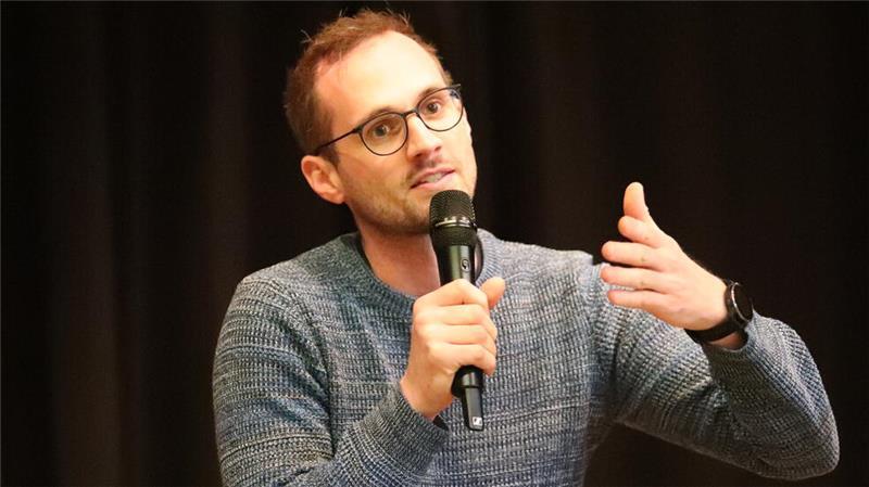 Podiumsdiskussion: Drochterser Schülerin lässt AfD-Kandidaten auflaufen Joachim Fuchs (Grüne).
