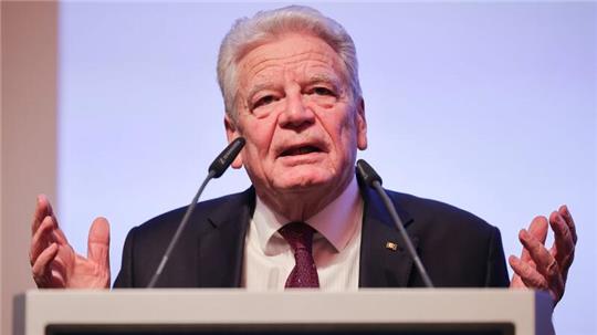 Joachim Gauck, Bundespräsident a. D., spricht beim Blankeneser Neujahrsempfang im Hotel Grand Elysee.