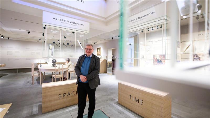 Joachim Mähnert, Museumsdirektor des Ostpreußischen Landesmuseums, steht in dem neu errichteten „Kant-Museum“.