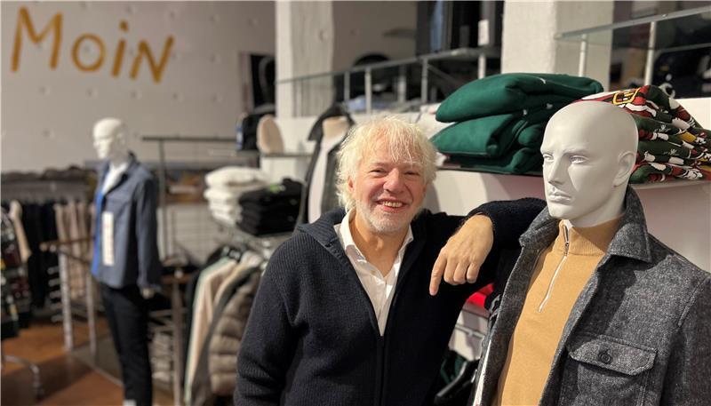 Jochen Köhler inmitten seines Ladens in der Sattelmacherstraße, den er zum Jahresende aufgibt.